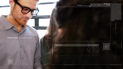 animación del procesamiento de datos financieros sobre diversas personas de negocios
