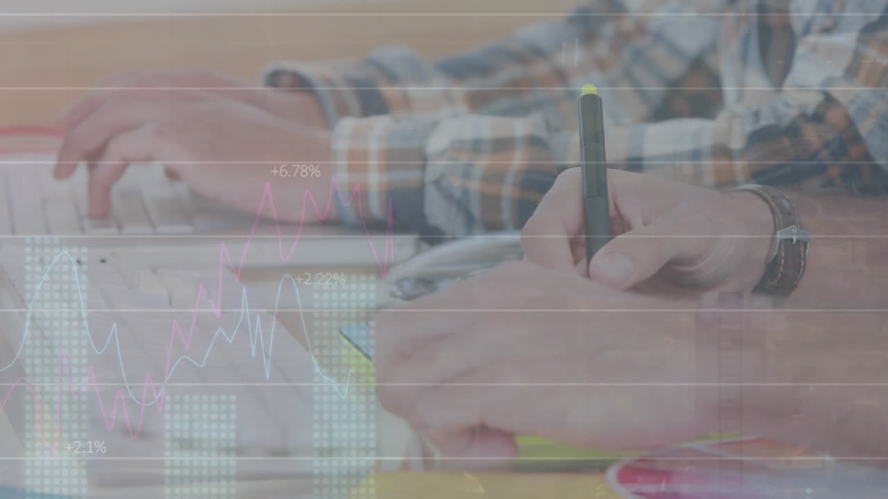 animación del procesamiento de datos estadísticos sobre la sección media de hombres que usan computadoras portátiles y tabletas gráficas
