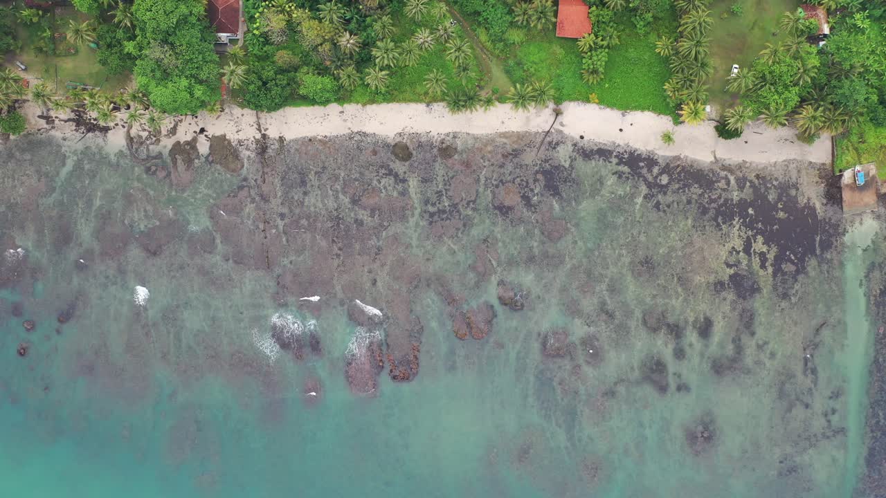 열대 해변 과 해안선 의 공중 사진