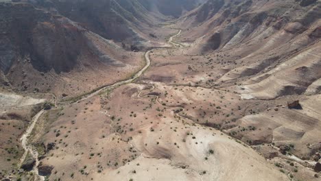 Drone-aerial-moving-through-the-middle-of-Charles-knife-gorge