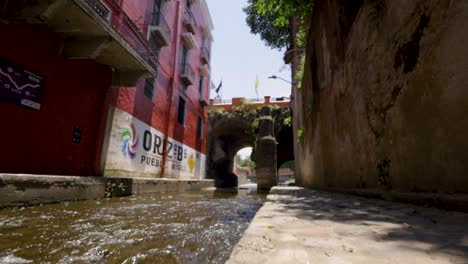 video del río por el puente del parque &quot;paseo del río&quot; en orizaba, veracruz