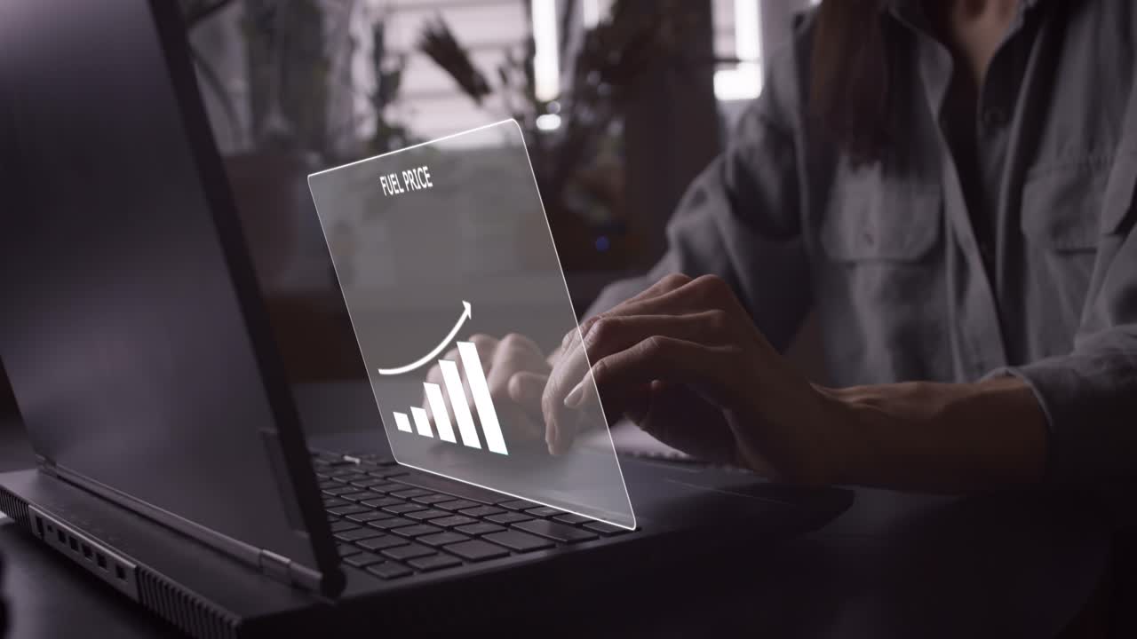 aumento gráfico del precio del combustible con la mujer de negocios calcular el costo de la gasolina