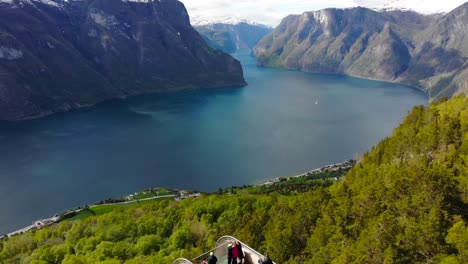 從空中:stegastein觀景點在sognefjord的flåm