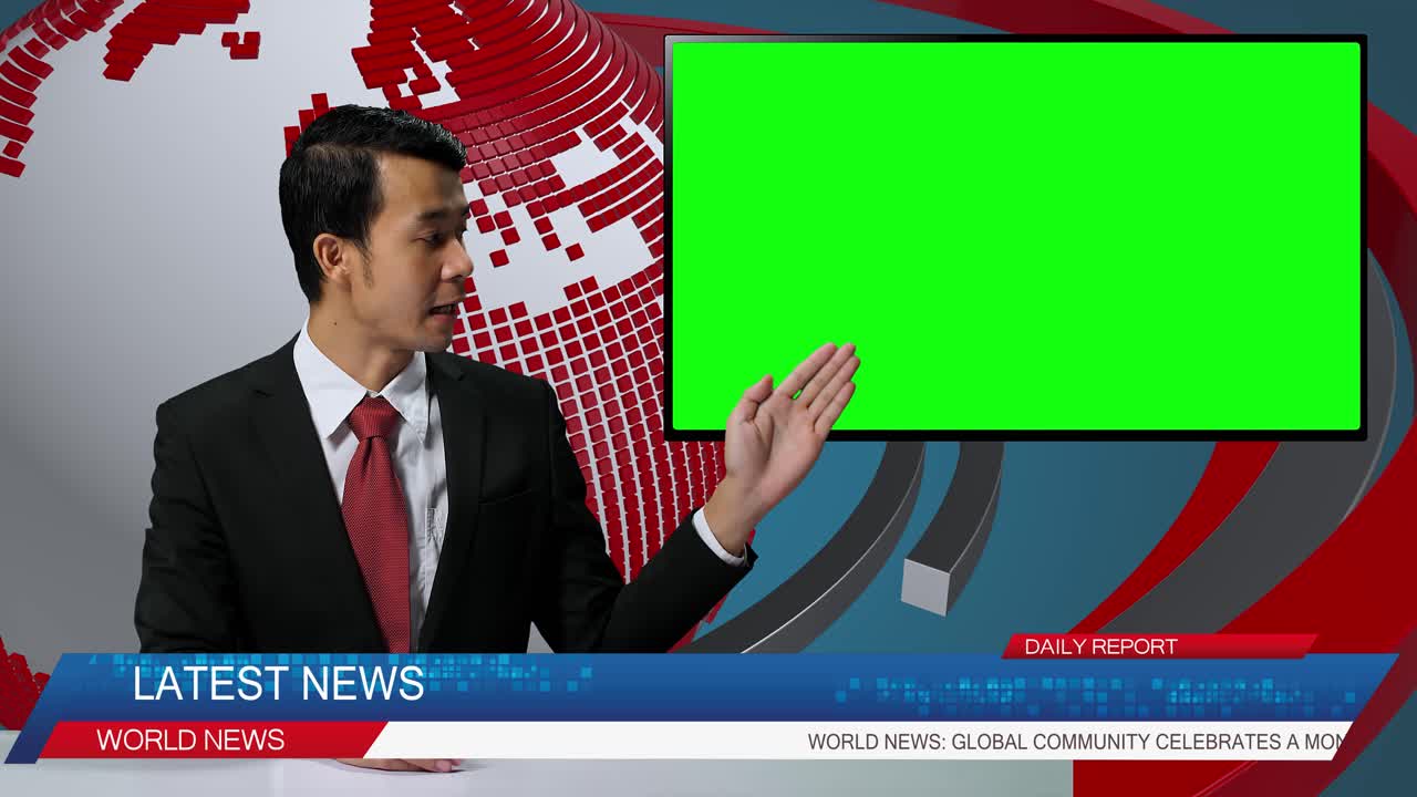 Studio Berita Langsung Dengan Pembawa Berita Pria Asia Melaporkan Sebuah Berita, Menggunakan Placeholder Ruang Salin Layar Chroma Key Hijau. Saluran Ruang Berita Televisi Dengan Presenter Profesional