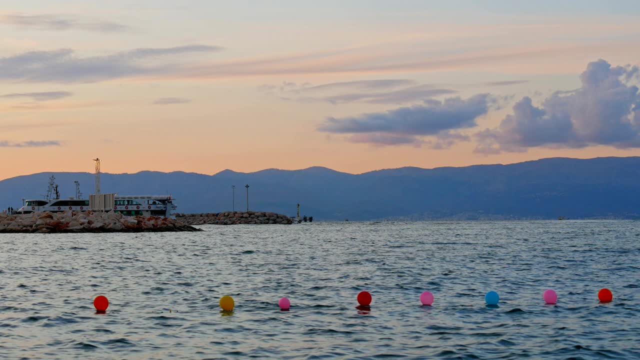 터키의 이즈미르 지방에 있는 체스메 시의 아름다운 풍경.