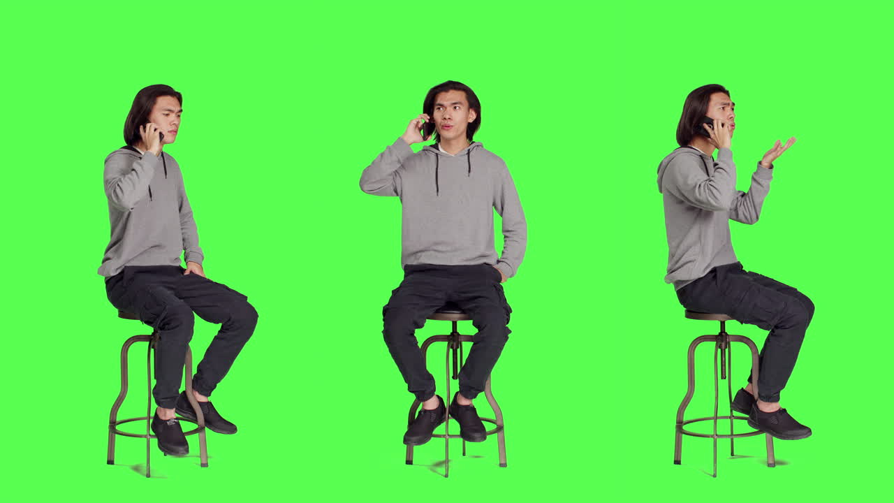 아시아인 남자가 문자 메시지를 보내고 전화에 응답합니다.