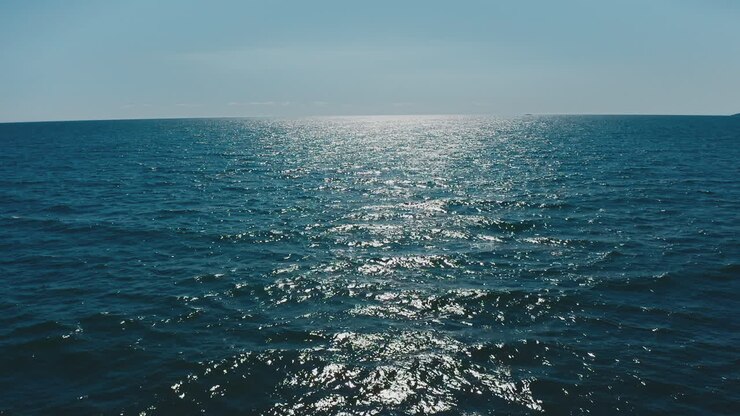 Onde dell'oceano e riflessi
