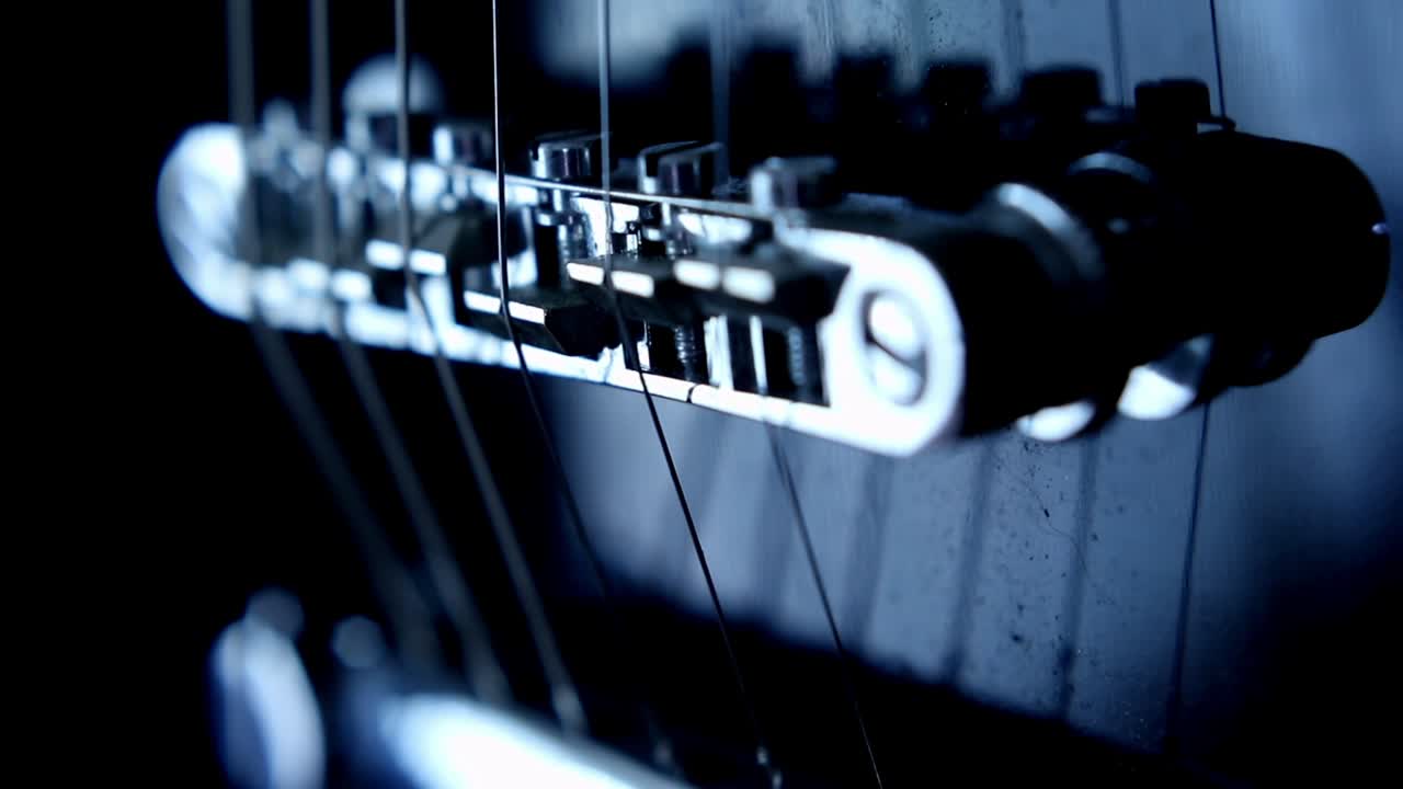 inclinación cercana en una guitarra eléctrica