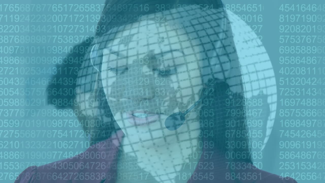 бинарная кодировка обработки данных и глобус над женщиной-исполнителем обслуживания клиентов, разговаривающей по телефону
