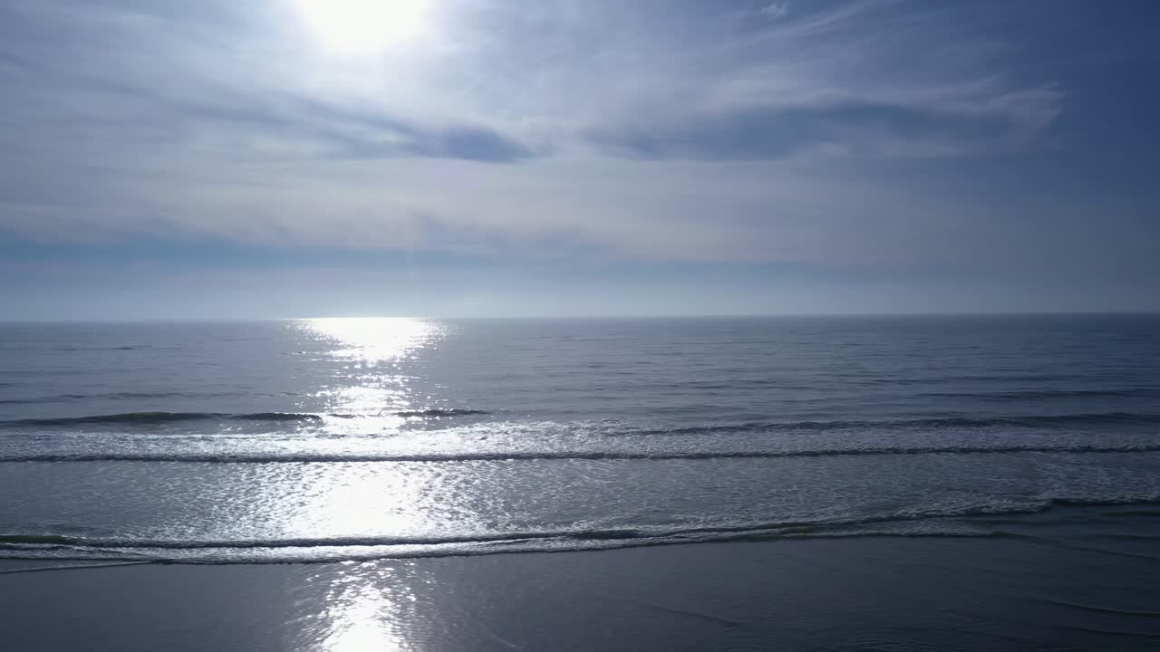 南中国海晨日出空中景观, 戏剧性的天空和反射