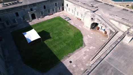 Drone-shot-around-the-inside-of-the-Castillo-De-San-Marcos,-in-sunny-St