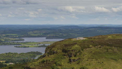 Lapso-De-Tiempo-Del-Paisaje-Natural-Agrícola-Rural-Durante-El-Día-En-Irlanda