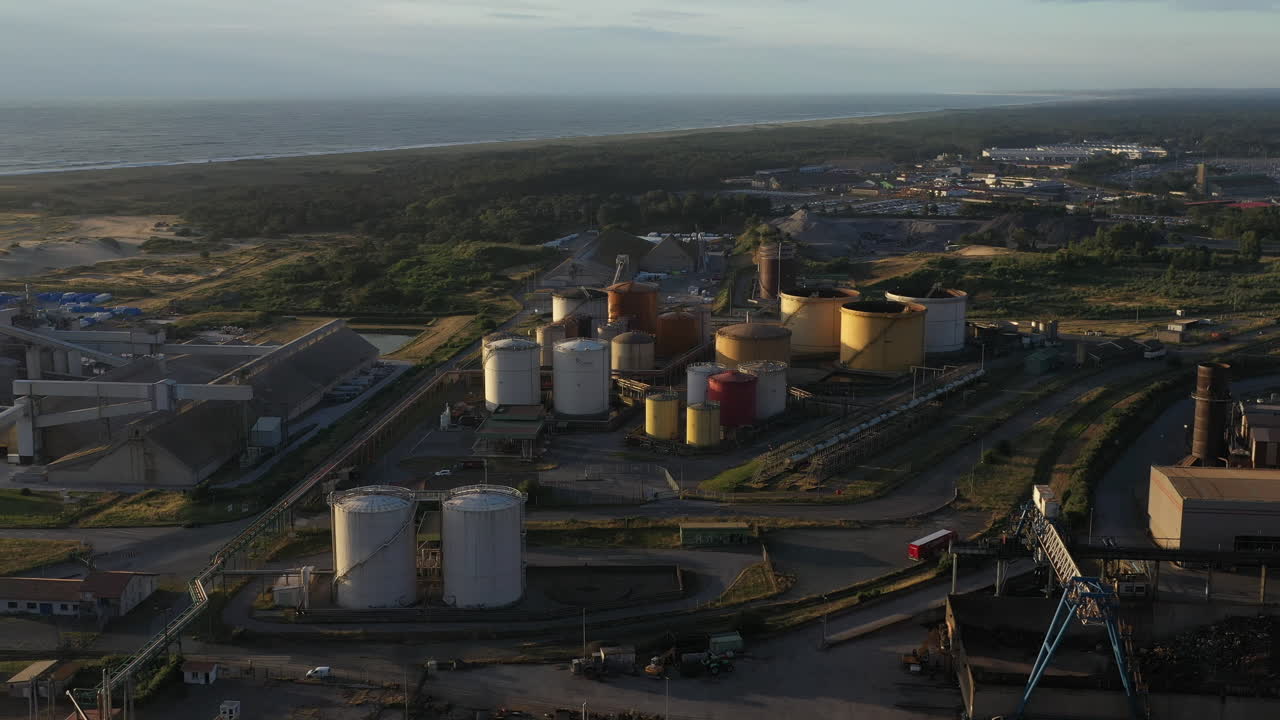 Industriegebiet Luftaufnahme Anglet Sonnenuntergang Fluss Adour mündet in den Atlantik