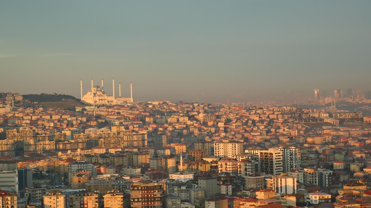 vista de ángulo alto de los edificios de residencias en la ciudad de istanbul