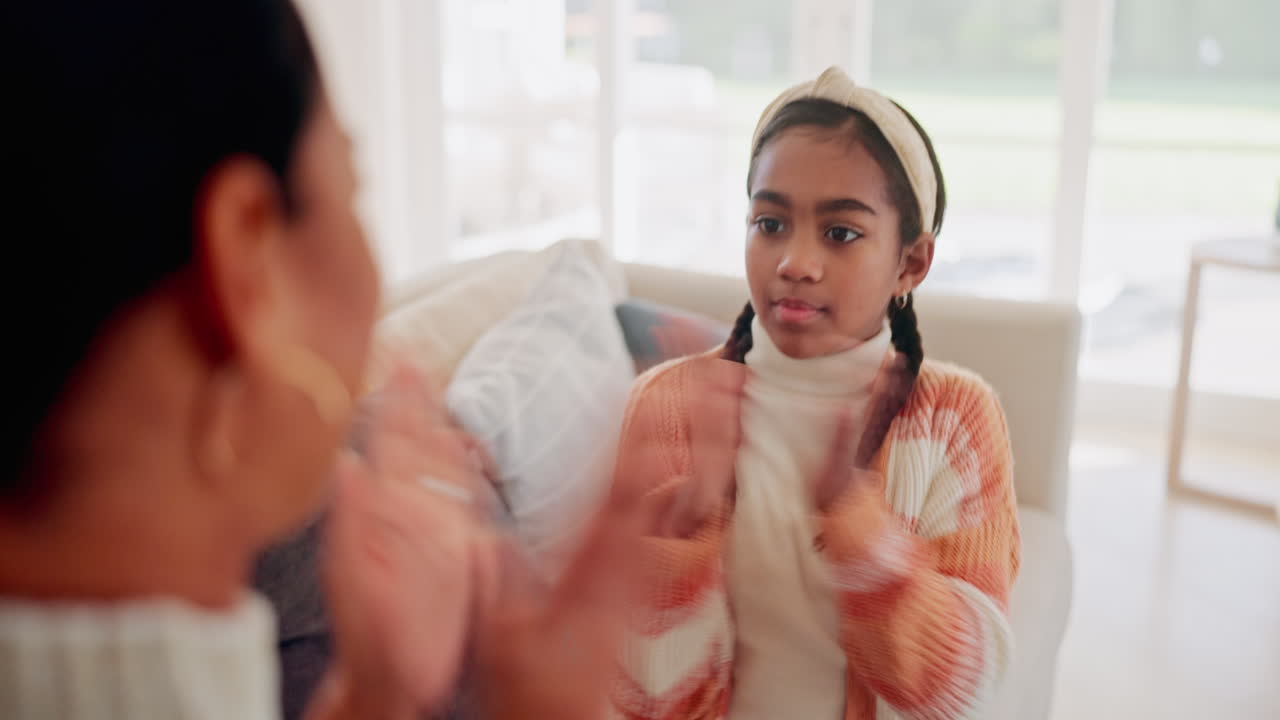 행복, 엄마와 아이 손 게임과 함께