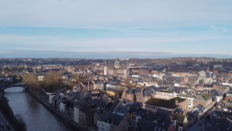 Iglesia-En-Medio-De-La-Ciudad-En-Namur,-Bélgica