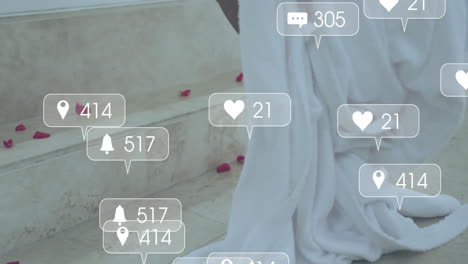 animación de notificaciones en las redes sociales sobre una mujer biracial entrando en la bañera