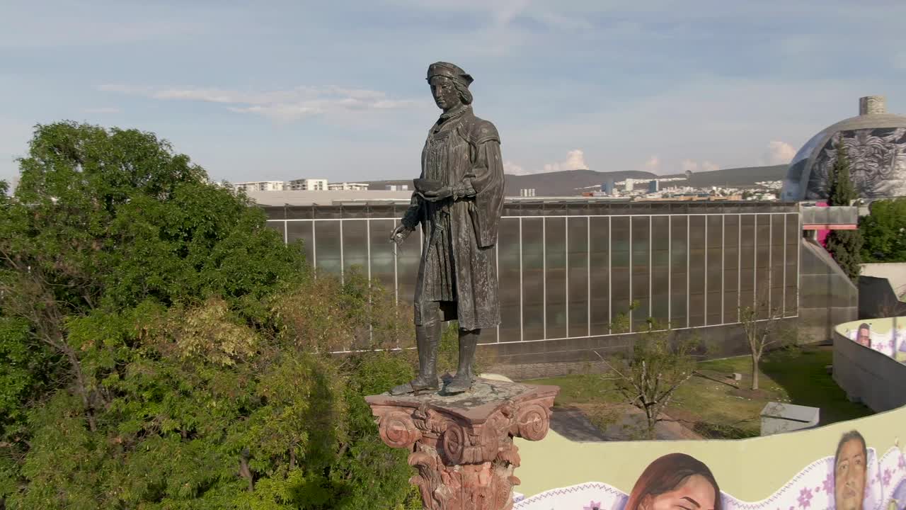 monumento a colon a lo largo del paseo de la reforma de la ciudad de méxico cerca del jardín de los ángeles en la ciudad de méxico
