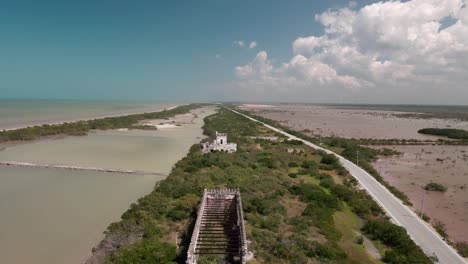 hacienda abandonada en mangorve en yucatán.