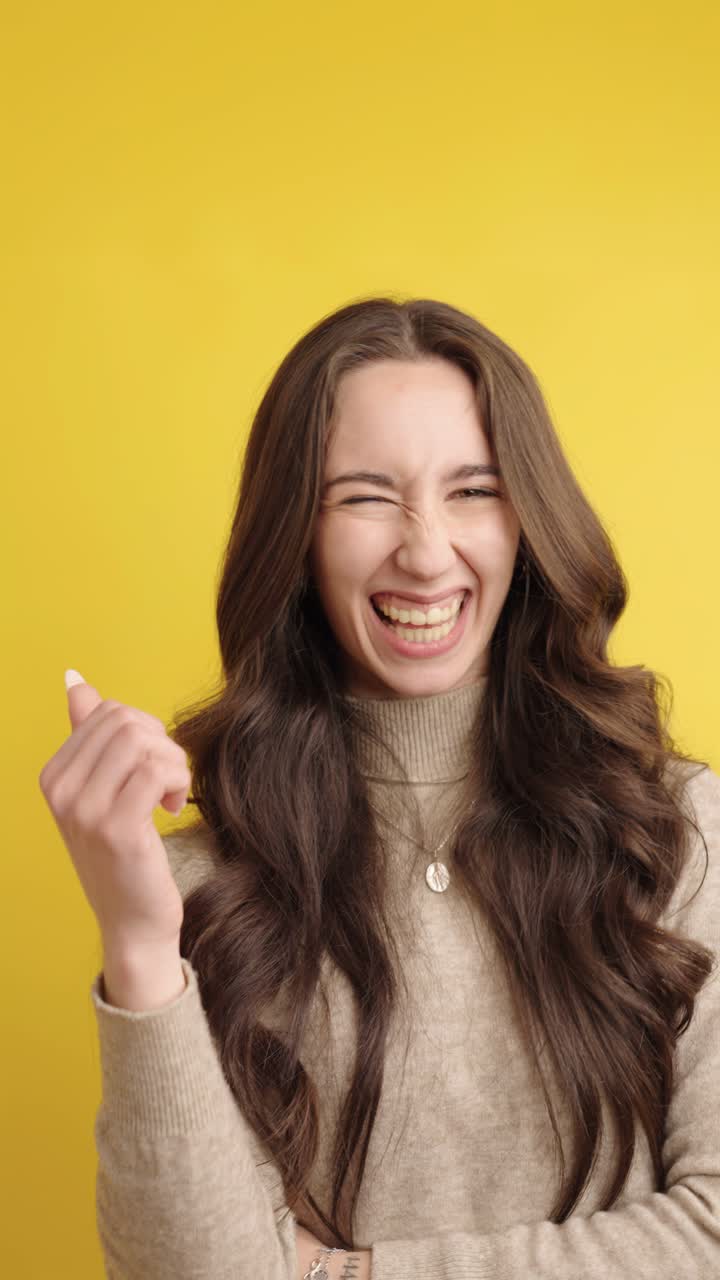 Expressing thought and joy with dynamic facial expressions