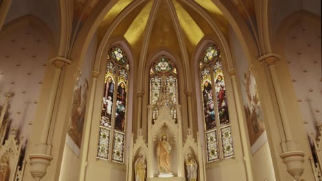 Altar-Der-Katholischen-Kirche-Für-Die-Hochzeit