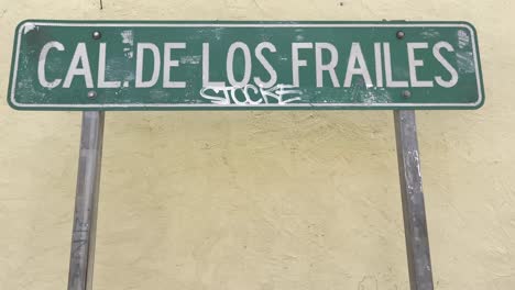 Calle-De-Los-Frailes-Signal-In-Valladolid-Yucatan-Mexiko-Berühmte-Wichtige-Alte-Traditionelle-Straße