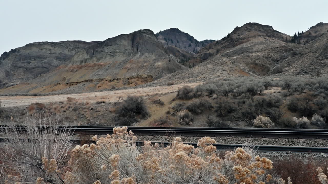 첨탑과 슬롯: 카네몬 리지 (cinnamon ridge) 의 화산 예술