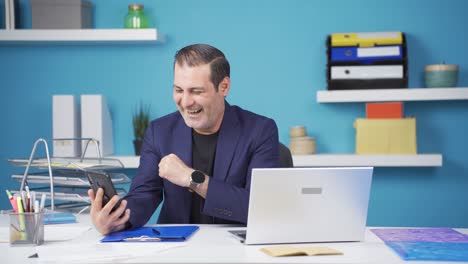 Businessman-chatting-online-facetime.