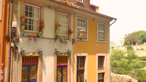 Detalles-Arquitectónicos-De-Una-Casa-Histórica-En-La-Ciudad-De-Oporto,-Portugal.