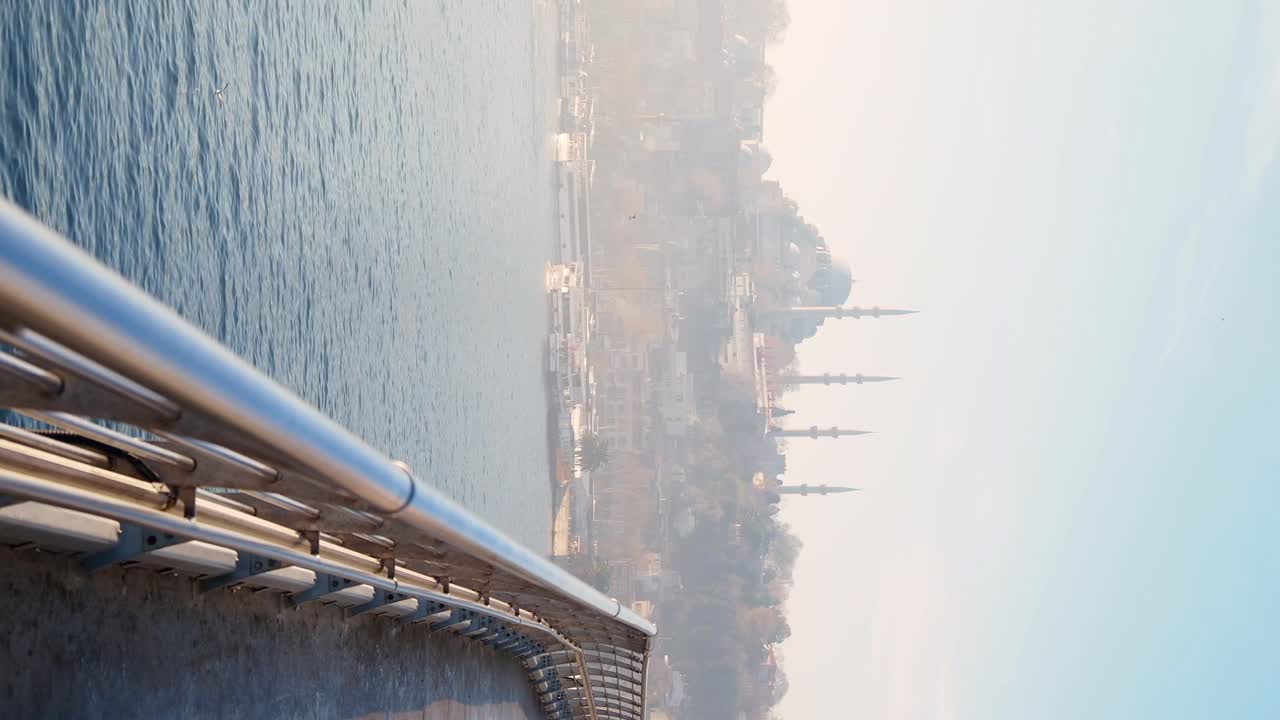 Blick auf Istanbul von einer Brücke