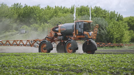 fertilizantes agrícolas, equipo agrícola, fumigación de la agricultura de campo