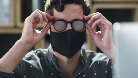 mis gafas se empañan cuando llevo una máscara.