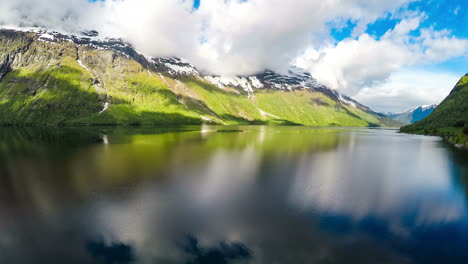 luftaufnahmen aus der wunderschönen natur norwegens.