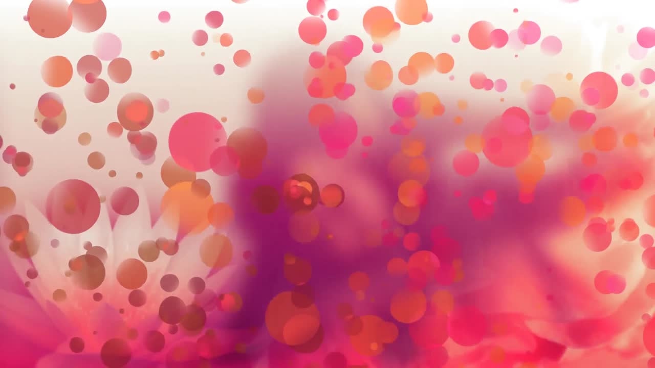 mujer borrosa usa en la parte de atrás otra con flores en primer plano