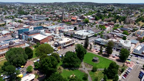 toma aérea de drone del paisaje de goulburn ciudad principal cbd calles de la ciudad regional arquitectura edificios de la iglesia tiendas nsw ubicación de la ciudad turismo viajes australia 4k