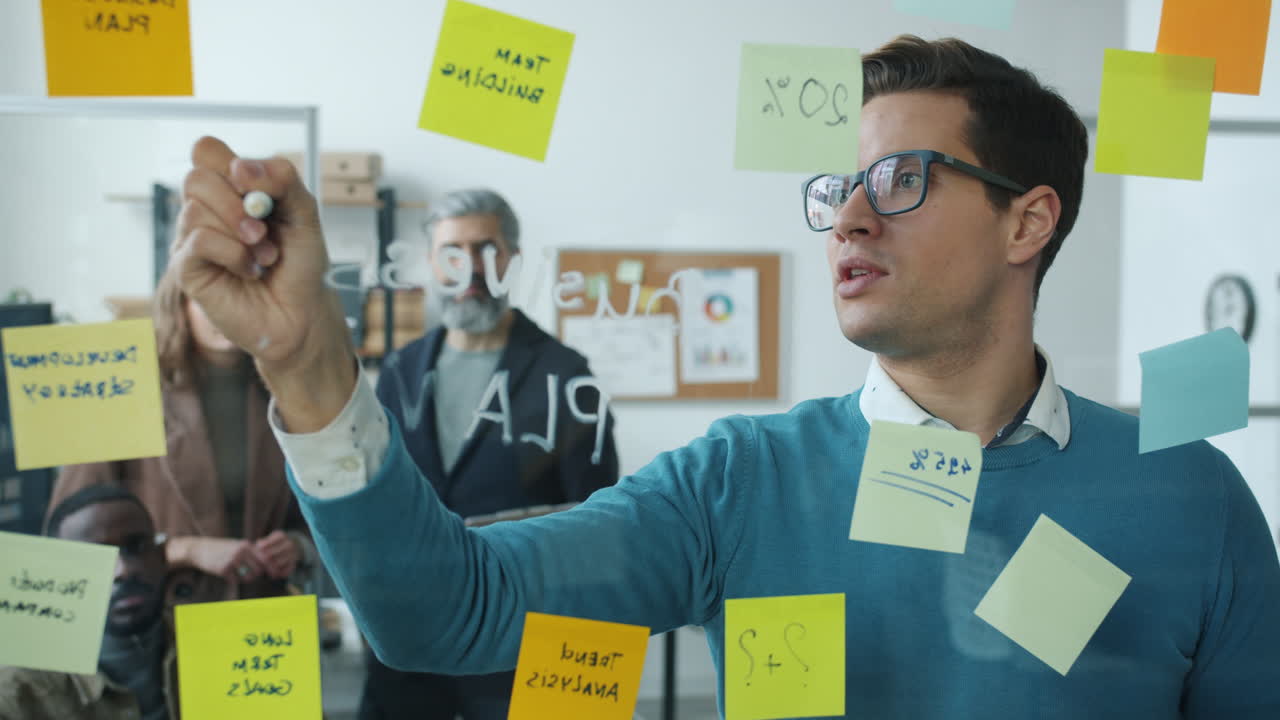 sesión de lluvia de ideas en equipo