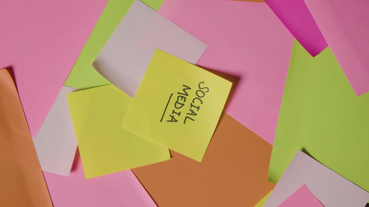 Business Concept Of Revolving Sticky Notes With Social Media Written On Top Note