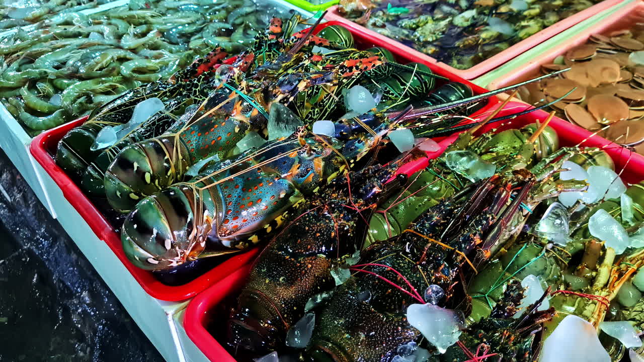 Colorful lobsters and assorted fresh seafood displayed on ice at Kedonganan Fish Market, Bali’s largest and most vibrant seafood market