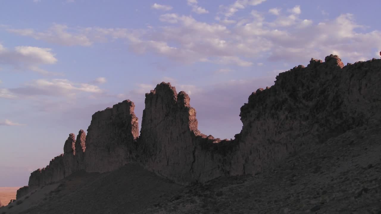 lapso de tiempo de afloramientos rocosos cerca de shiprock new mexico