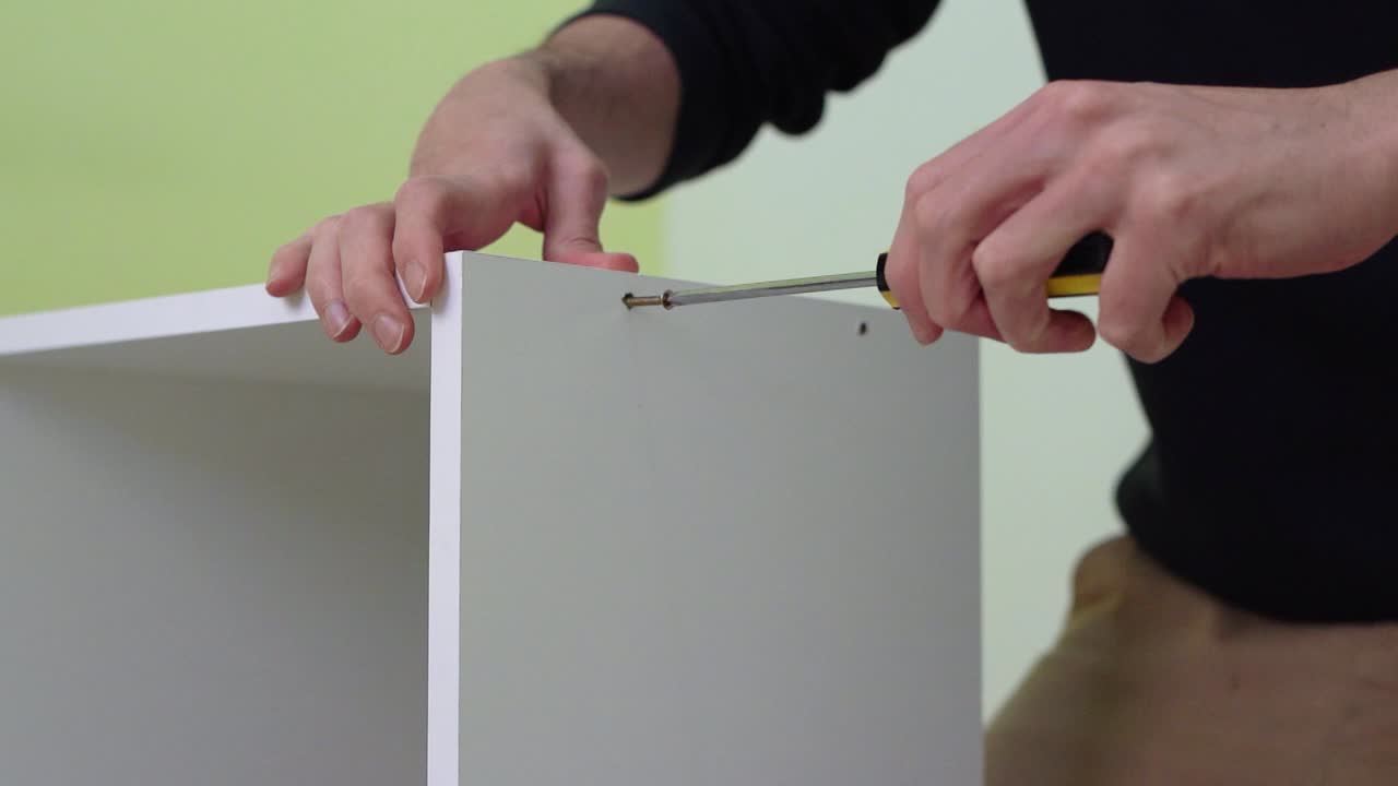 tiempo para la acción, tiempo para apretar el tornillo