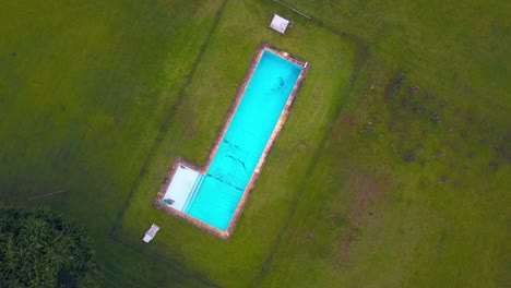 Pool-In-Einem-Offenen-Garten