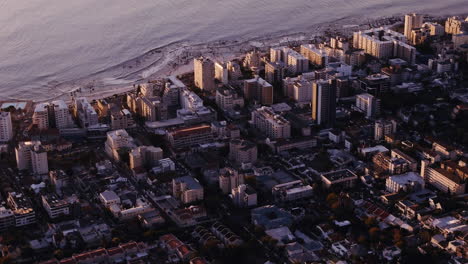 bienvenidos a la gran ciudad junto al mar.