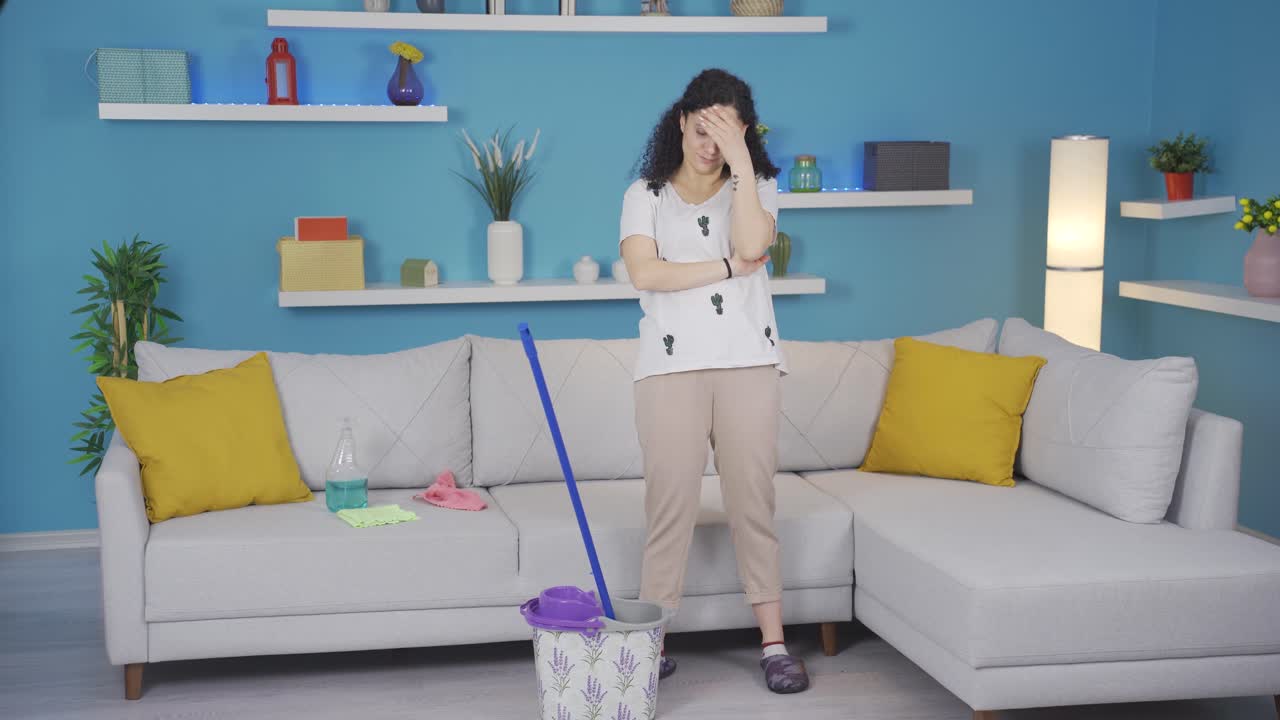 The Young woman Who Can't Cope With Cleaning.