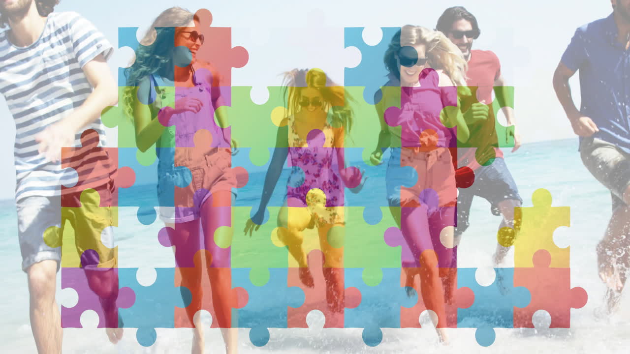 бег на пляже, друзья наслаждаются летом над красочными кусочками головоломки анимация