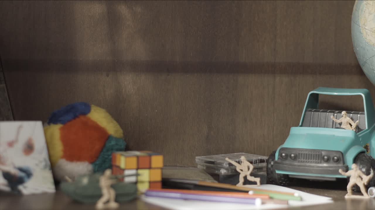 dibujo de un niño de casas y personas