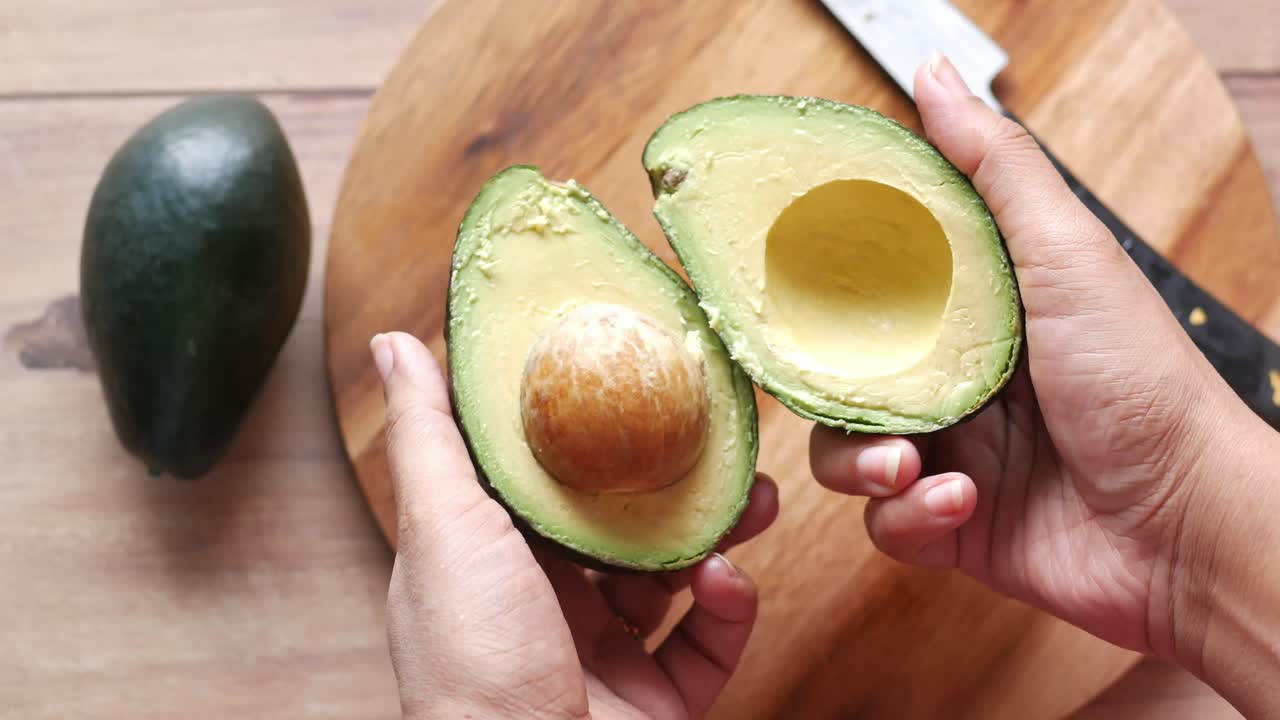 Come tagliare un avocado