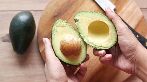 how to cut an avocado