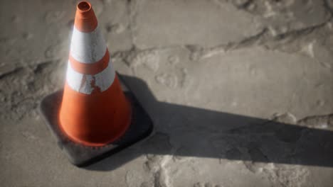 Orange-weiß-Gestreifter-Verkehrskegel