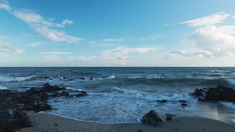 Ondas-Aéreas-De-Playa-Avanzando-Lentamente