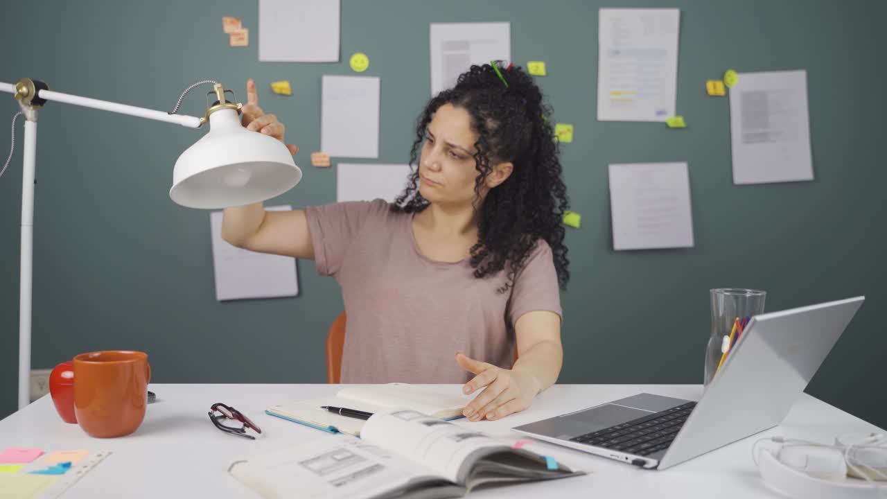 y una estudiante inteligente que ahorra.